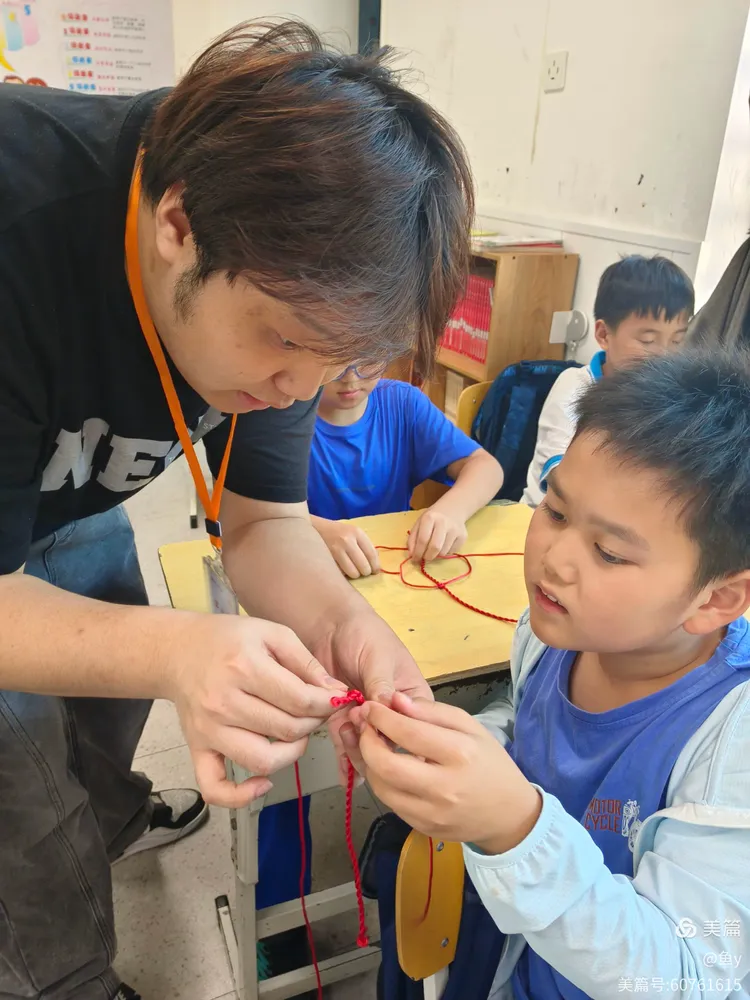 枫树山美联小学五年级编织社团结课